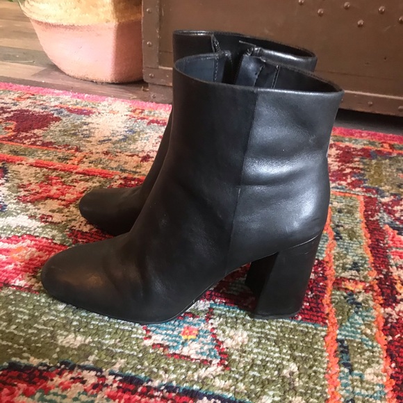 Gianni Bini block heel booties-EUC - Picture 2 of 3
